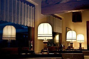 洛坎达圣安娜酒店（Locanda Sant'Anna Hotel Argegno）